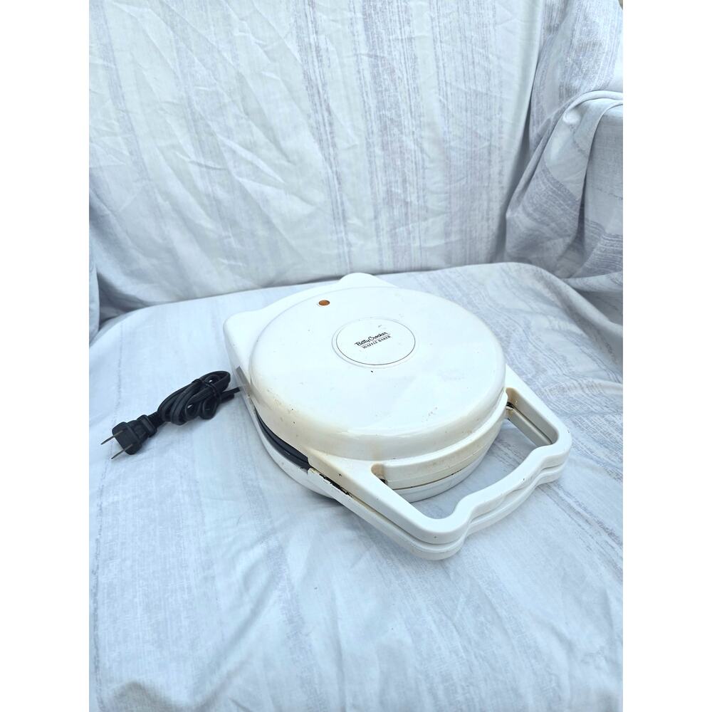 Betty Crocker BC-1944 White Waffle Baker 120V 60Hz 820W Tested Used
